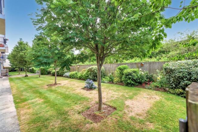 19 RIVER VIEW WICKFORD ESSEX-3.jpg