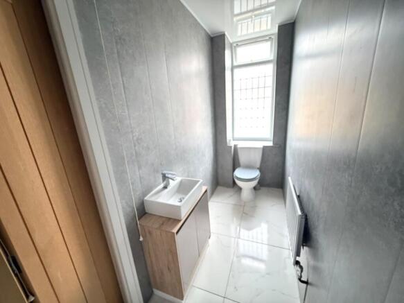 2 bed House to rent Image 8