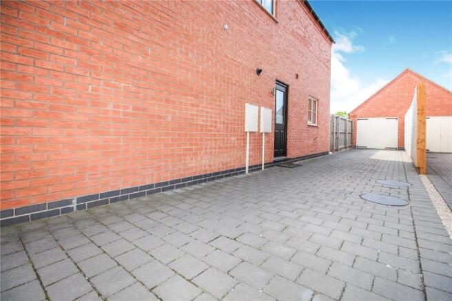 Garage & Parking