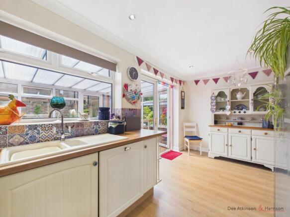 3 bed Chalet for sale Image 9