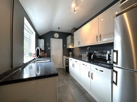 Contemporary Kitchen 909