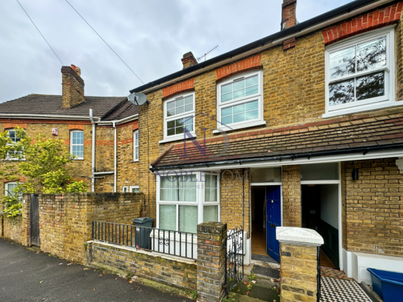 3 BEDROOM END OFF TERRACE HOUSE IN ISLEWORTH