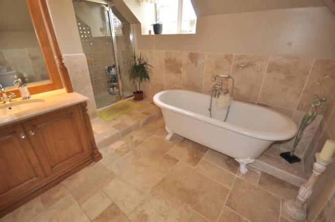 ENSUITE BATHROOM