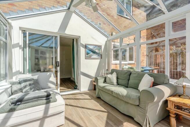 4 bed Detached for sale Image 10