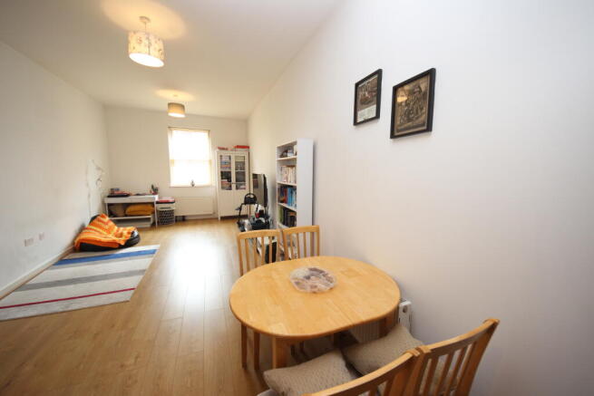 2 bed Flat to rent Image 4