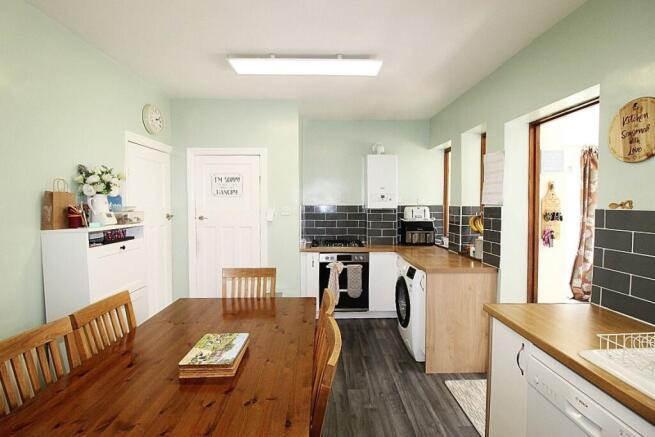 4 bed Semi-Detached for sale Image 8
