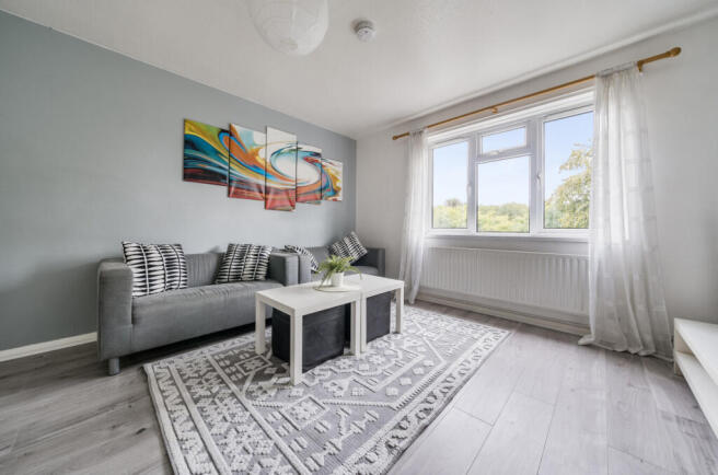 1346152-5-68b1652...