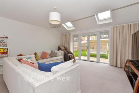 Lorimer Avenue, Cranleigh, Surrey