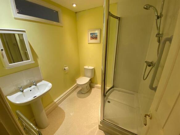 shower rm.jpg