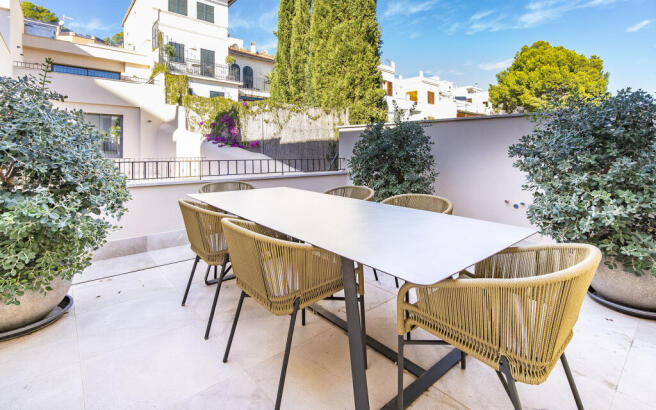 Modern terraced townhouse with jacuzzi and sea views in El Terreno