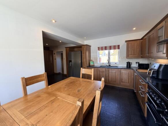 4 bed Semi-Detached for sale Image 12