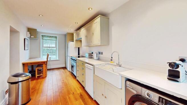 3 bed Semi-Detached for sale Image 11
