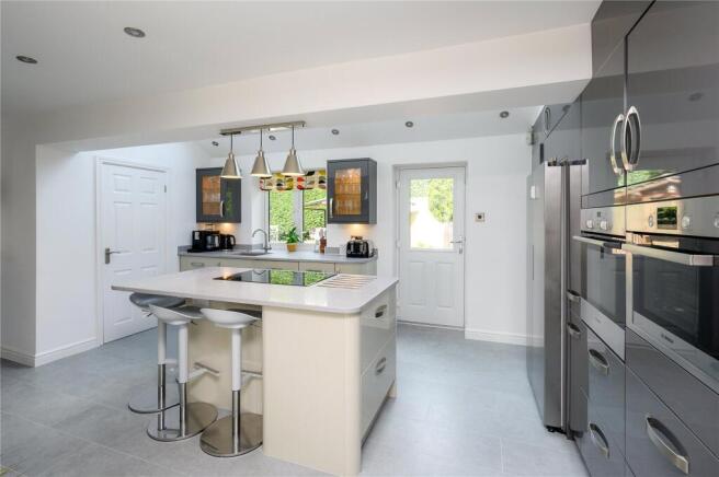 4 bed Detached for sale Image 9