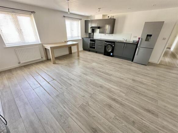 LOUNGE/KITCHEN