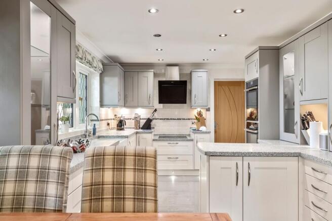 5 bed Detached for sale Image 5