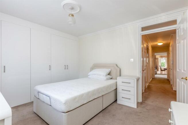 Carfax Court Redland Bed 1b.jpg
