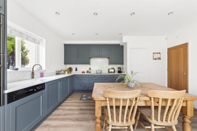 4 bed Detached for sale Image 7