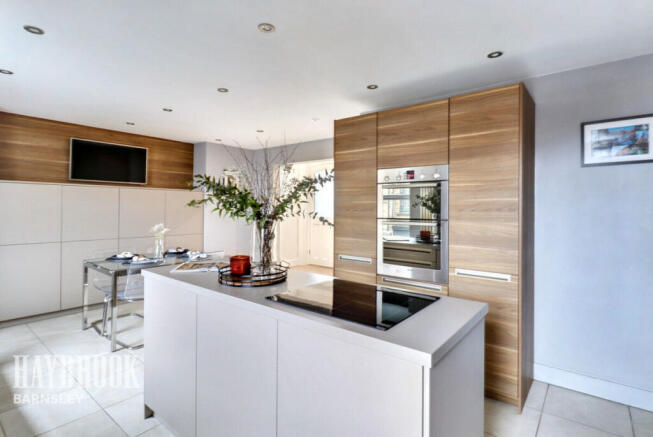 3 bed Semi-Detached for sale Image 7