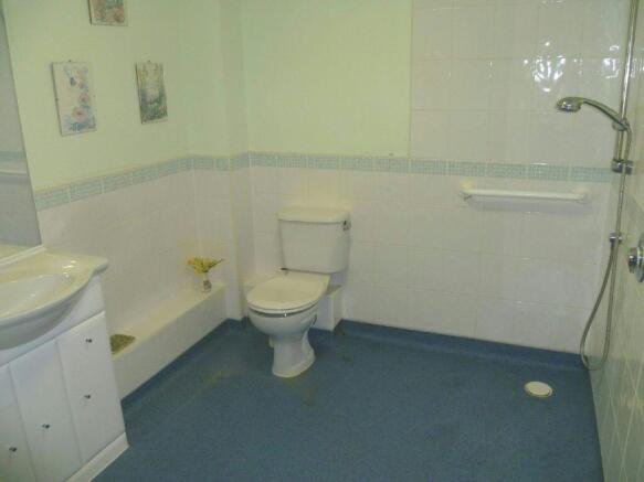 Spacious Wet Room