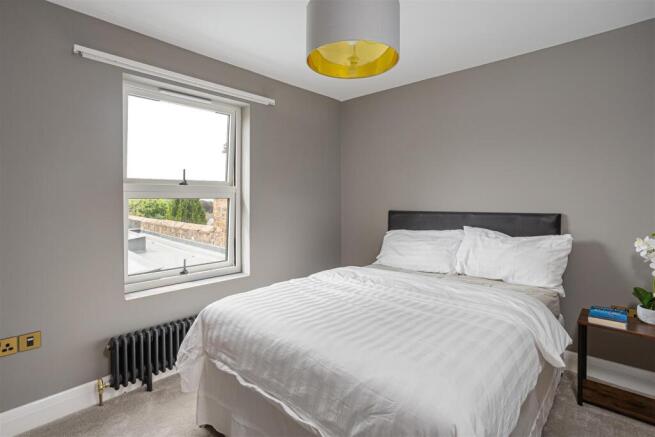 3 bed Terraced for sale Image 8