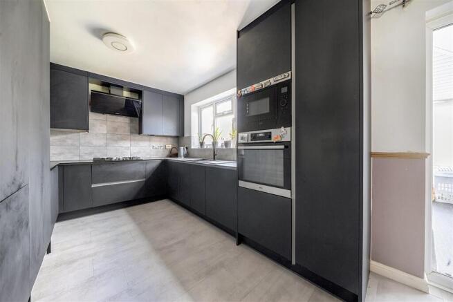 1 Cheriton Close