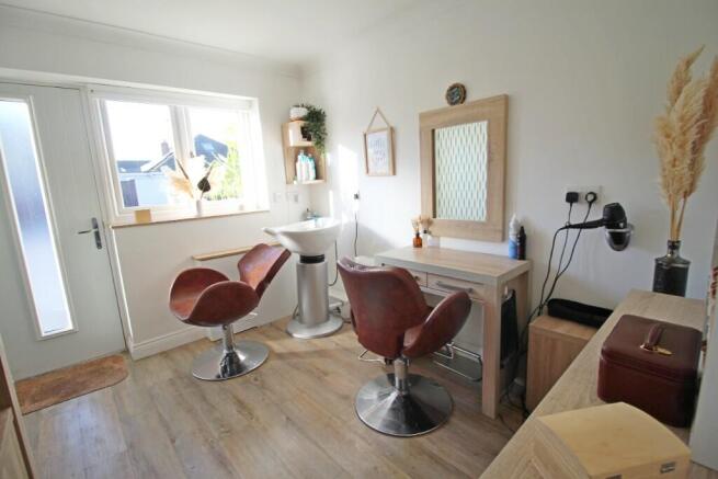 salon / bedroom