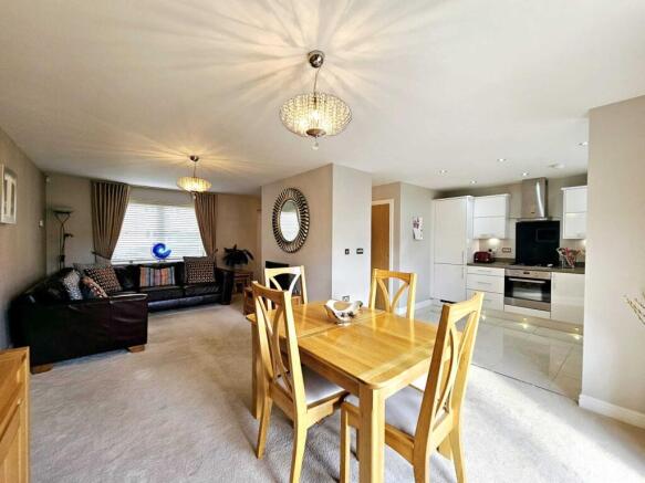 3 bed Semi-Detached for sale Image 6