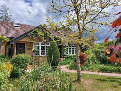 Kingswood Lane, Warlingham, Surrey, CR6 9AB