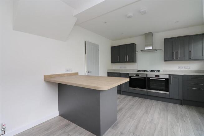 Kitchen pic 4.JPG