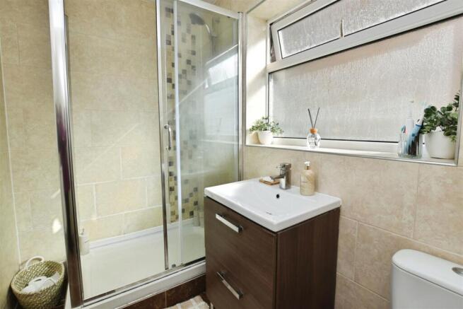 760cf157-bath 20shower.JPG