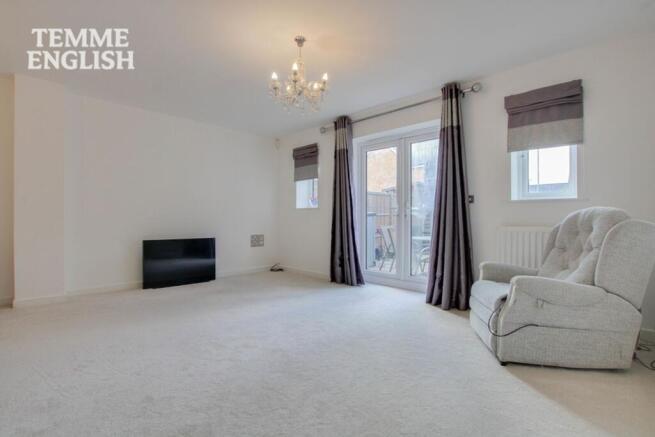 Warwick Crescent, Dunton Fields, Laindon - No Onward Chain! photo 4