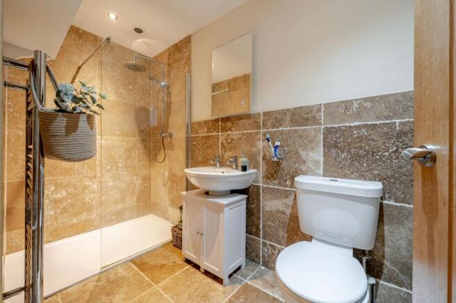 4 bed Barn Conversion to rent Image 4