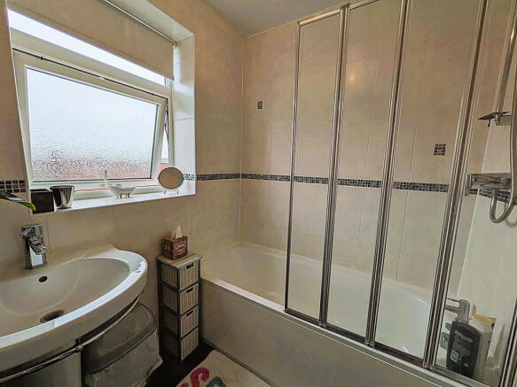 4 bed Semi-Detached for sale Image 12