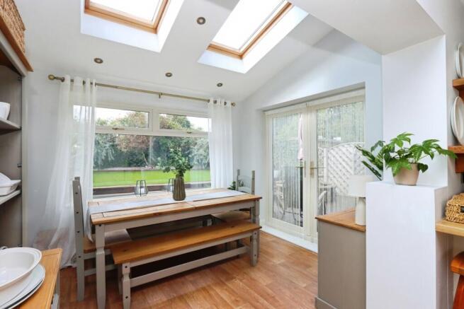 3 bed Semi-Detached for sale Image 10