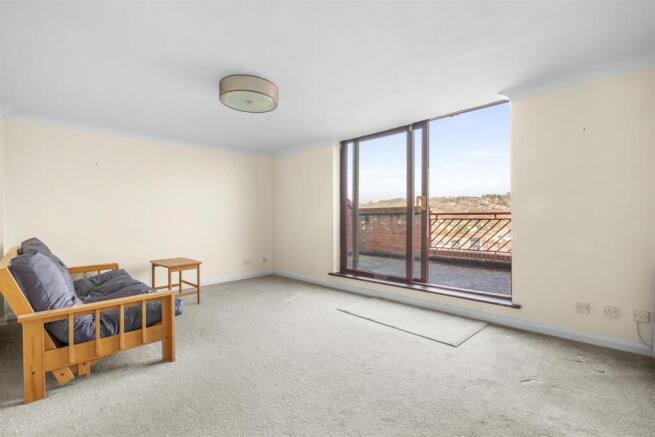 26 Ripley Close, HP13 5LF-5.jpg