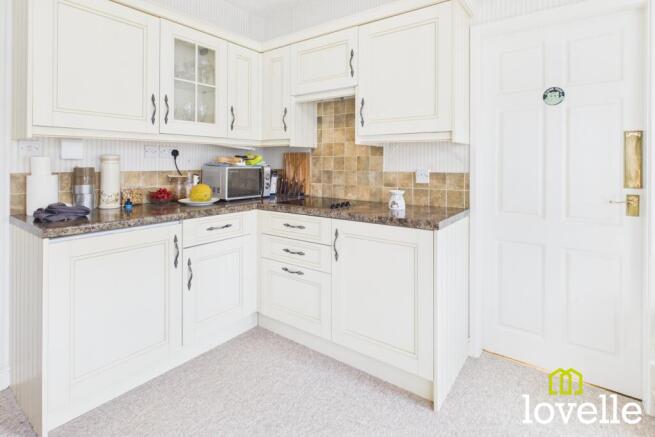 4 bed Detached for sale Image 8