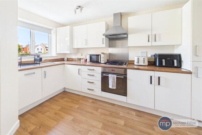 3 bed Semi-Detached for sale Image 4
