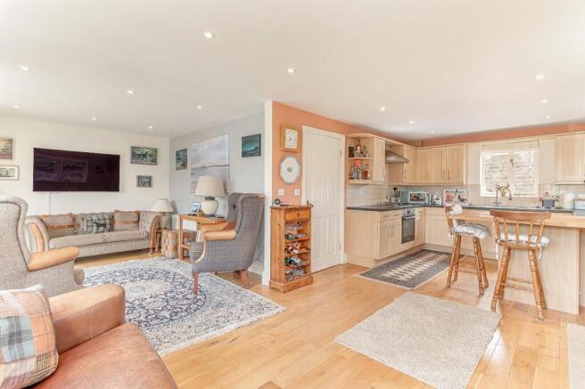 3 bed House for sale Image 5