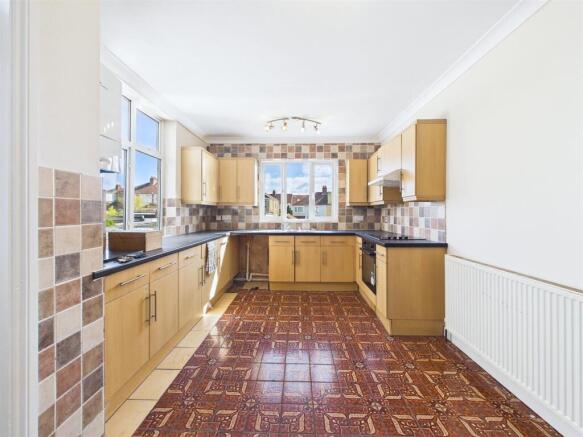 Three bedroom end-terrace (7).jpg