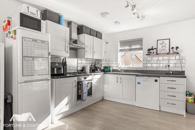 Redstart Drive, Harlow photo 4