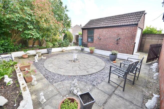 3 bed Bungalow for sale Image 2