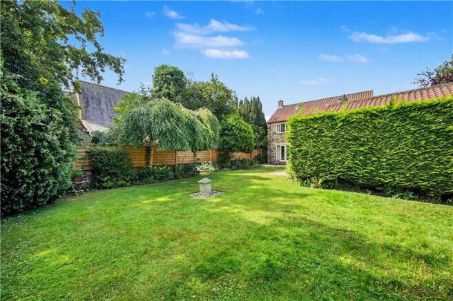 4 bed Detached for sale Image 11