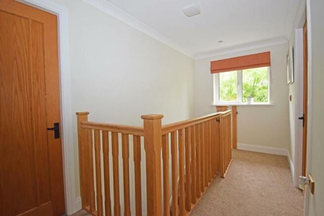 32 Pear Tree Way, landing.jpg