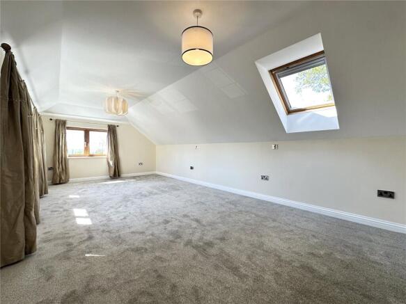 4 bed Detached to rent Image 11