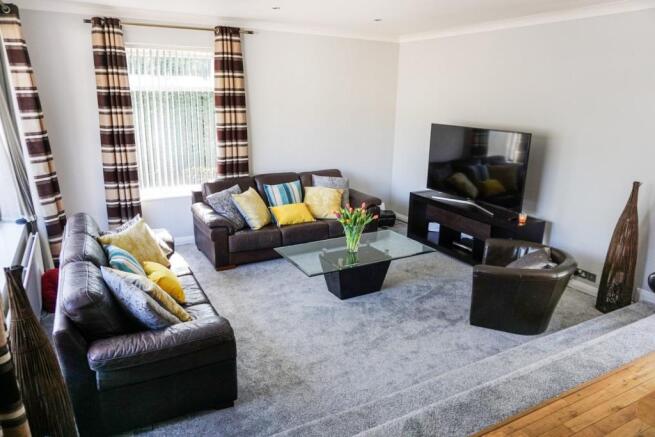 Lounge/Dining Room