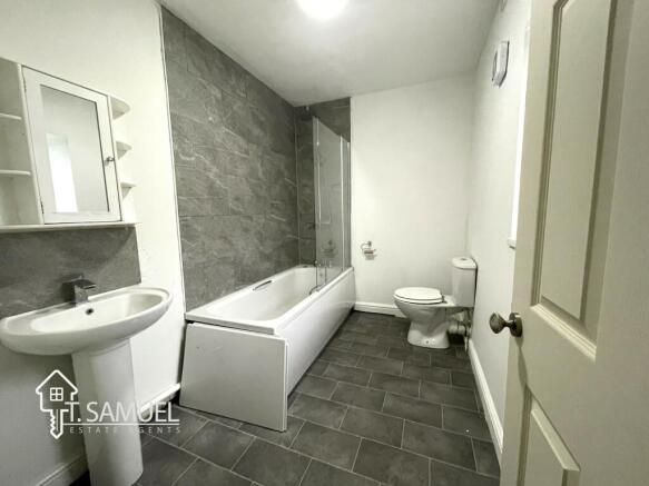 Bathroom 1.JPG