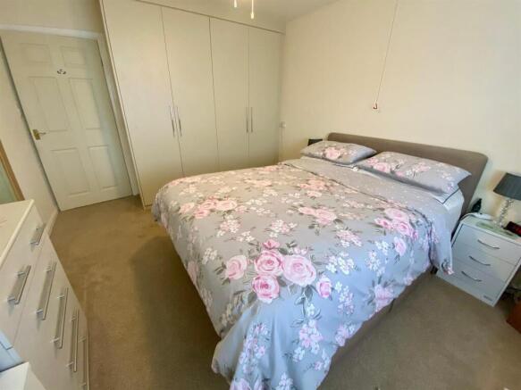 2 bed Semi-Detached Bungalow for sale Image 8