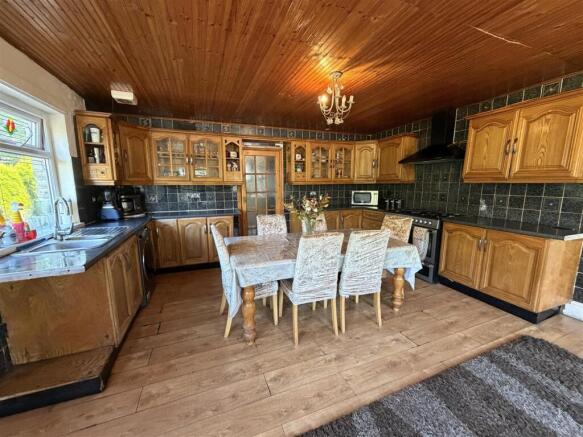 7 bed Semi-Detached for sale Image 6