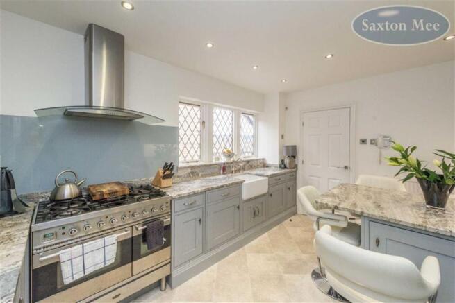 MODERN AND CONTEMPORARY KITCHEN
