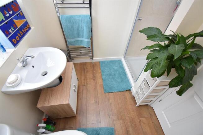 SHOWER ROOM.jpg